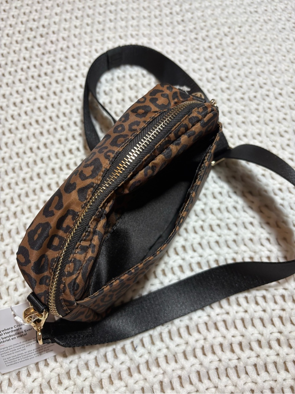 (NWT) RARE! lululemon leopardo everywhere crossbody bag *metal hardware - Picture 11 of 11